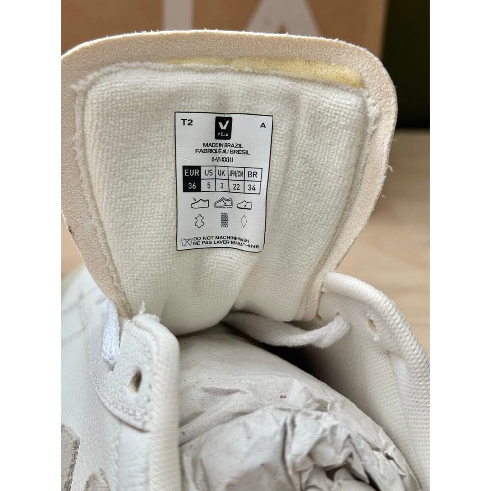 NIB Veja Extra-White Natural Suede Campo Chic Neutral Everyday Sneakers US 5 - Picture 7 of 8